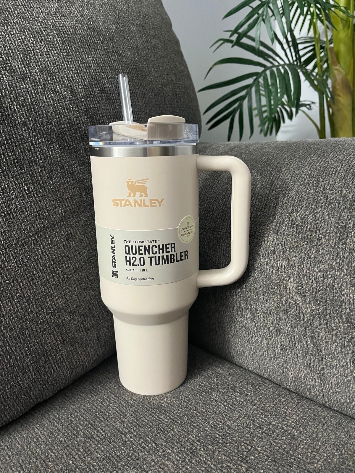 *NWT* Stanley 40 oz Stainless Steel H2.0 FlowState Quencher Tumbler - Beige