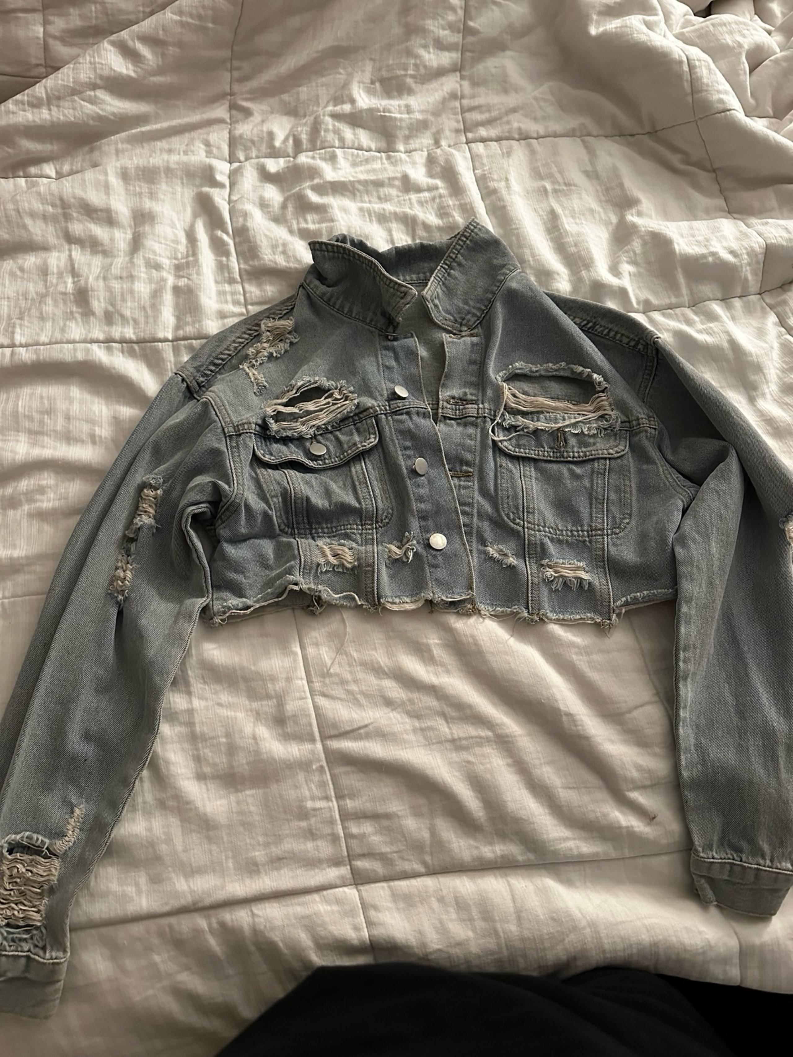 Cropped jeans jacket