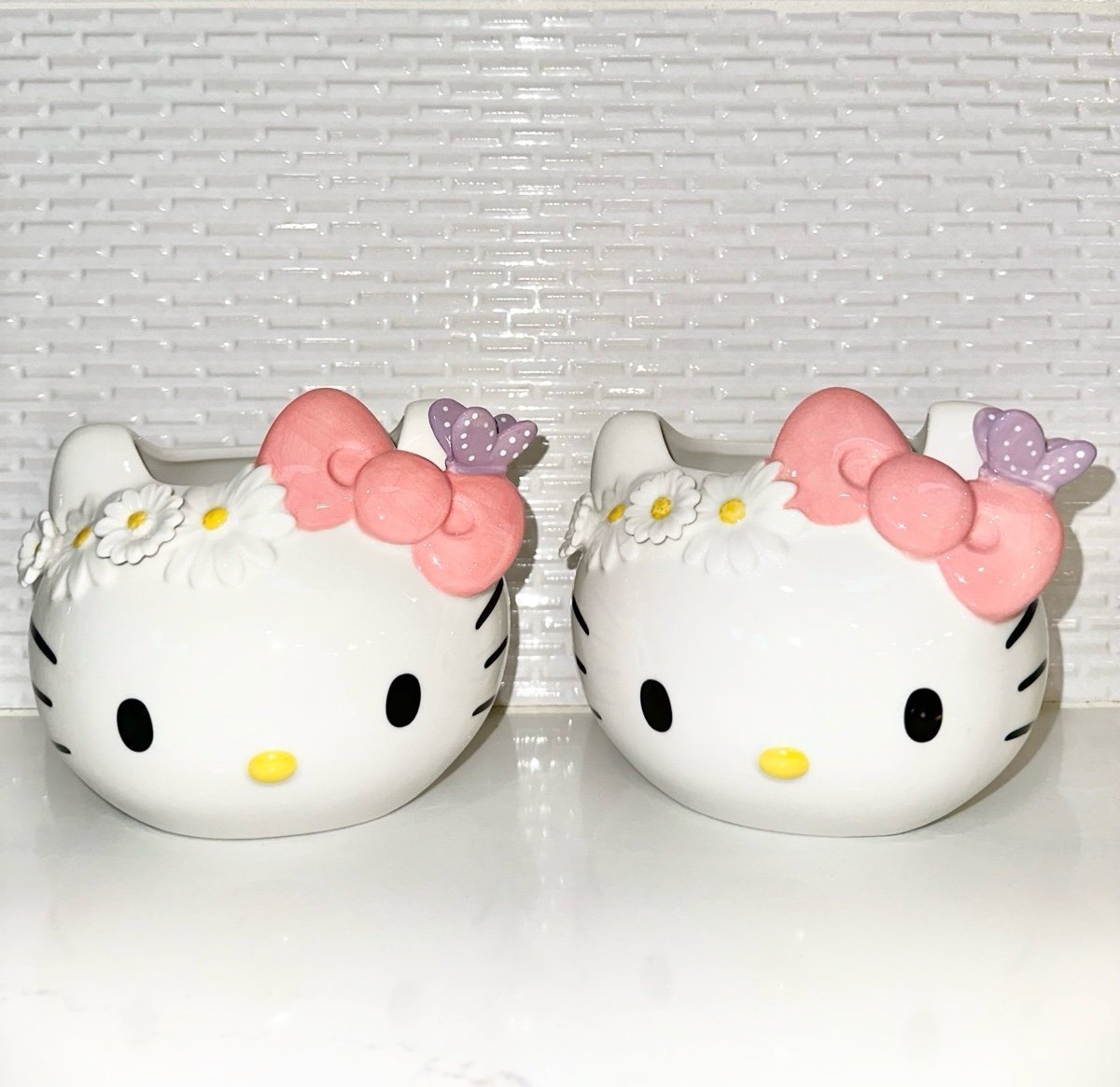 *INSPECTED* 2 BLUE SKY HELLO KITTY PLANTERS W/ DAISIES & BUTTERFLY