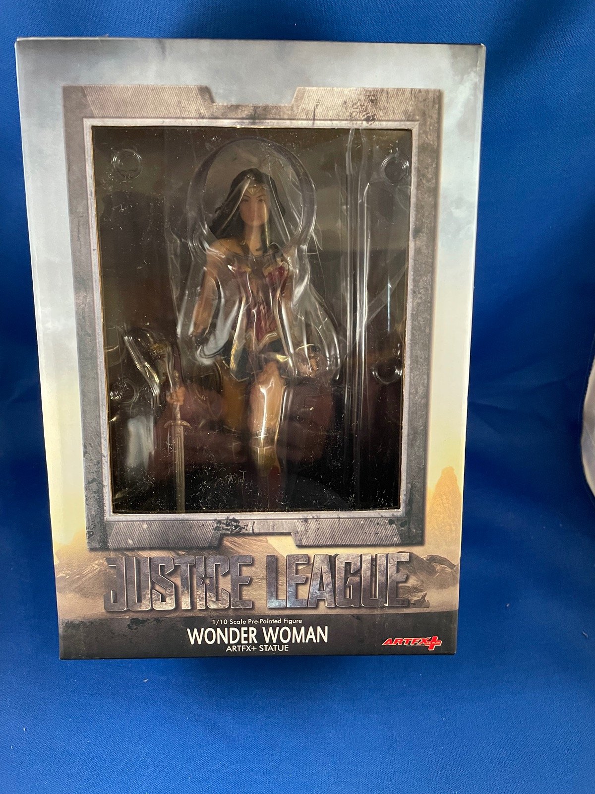 Wonder Woman Statue