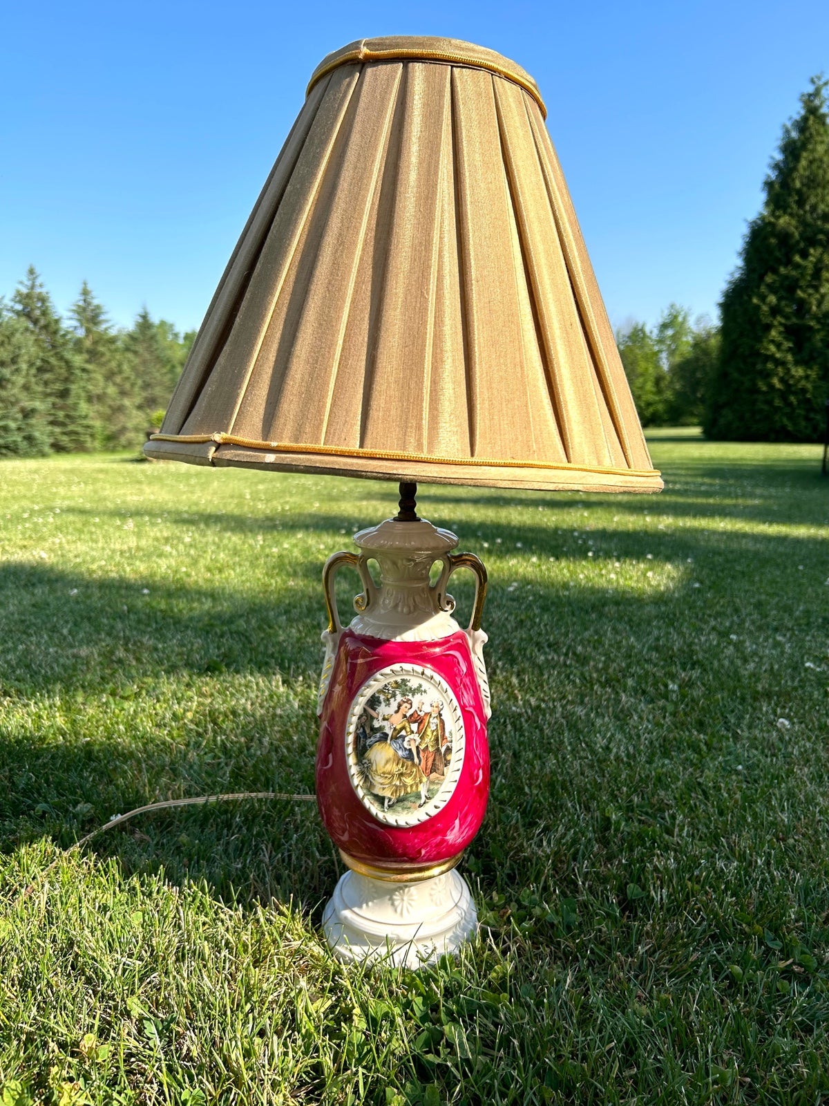 ANTIQUE PORCELAIN GEORGE & MARTHA WASHINGTON URN STYLE LAMP