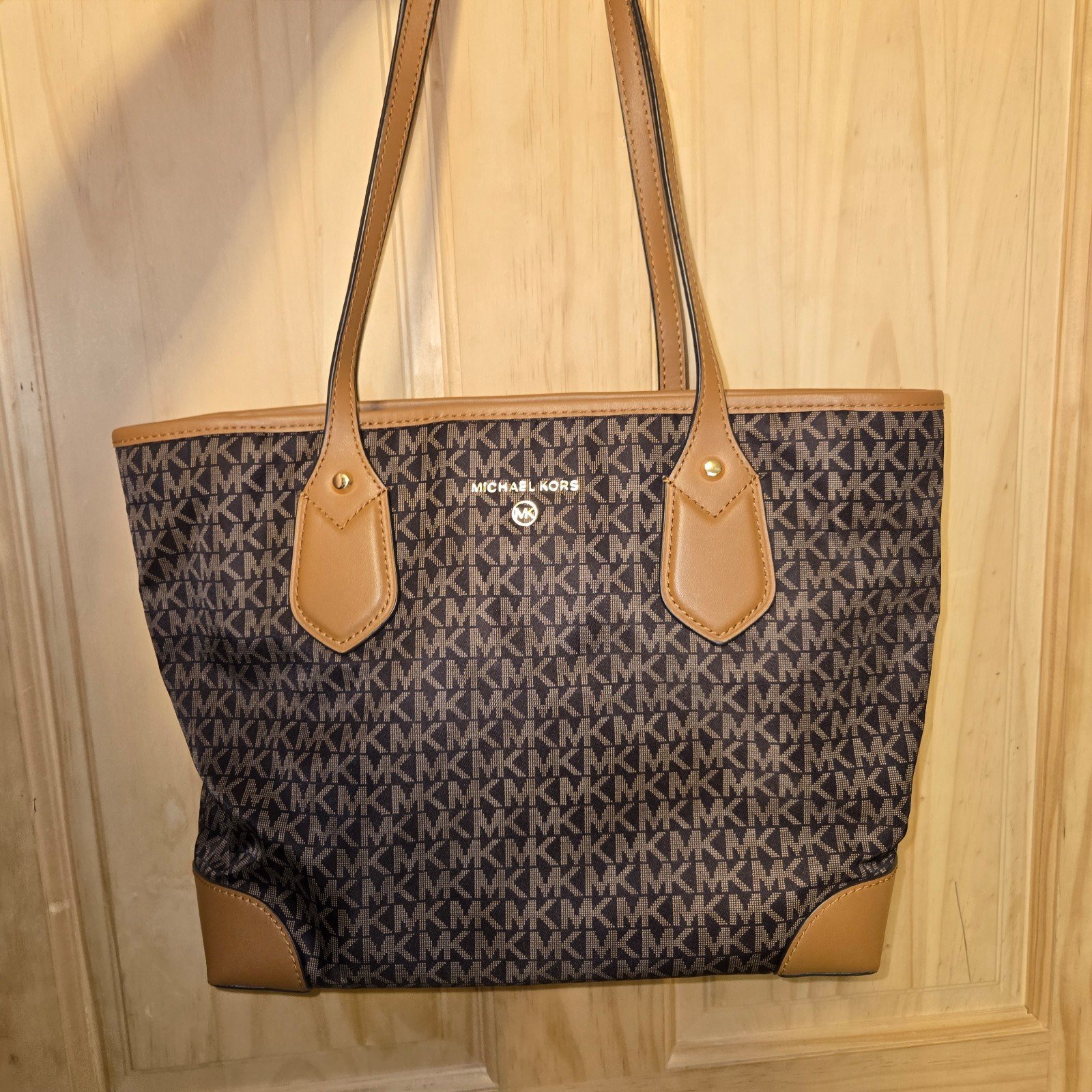 Michael Kors Eva Signature Logo Large Tote Zipper Tote Bag Purse NWOT