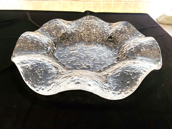 L@@K Beautiful LARGE Clear Art Glass Fancy Bowl with Scalloped Edges