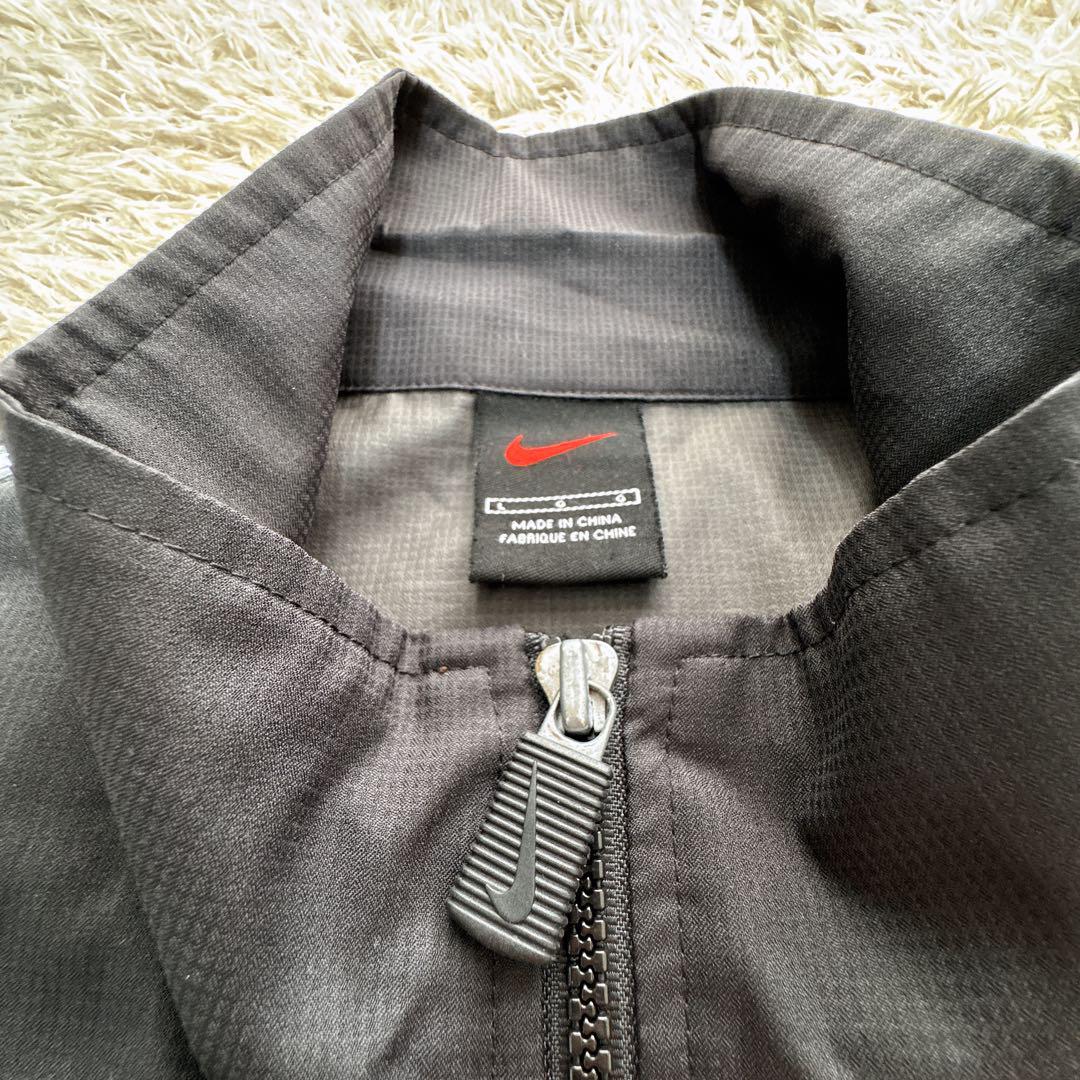 90s NIKE nylon zip jacket with side line, y2k style. Windbreaker