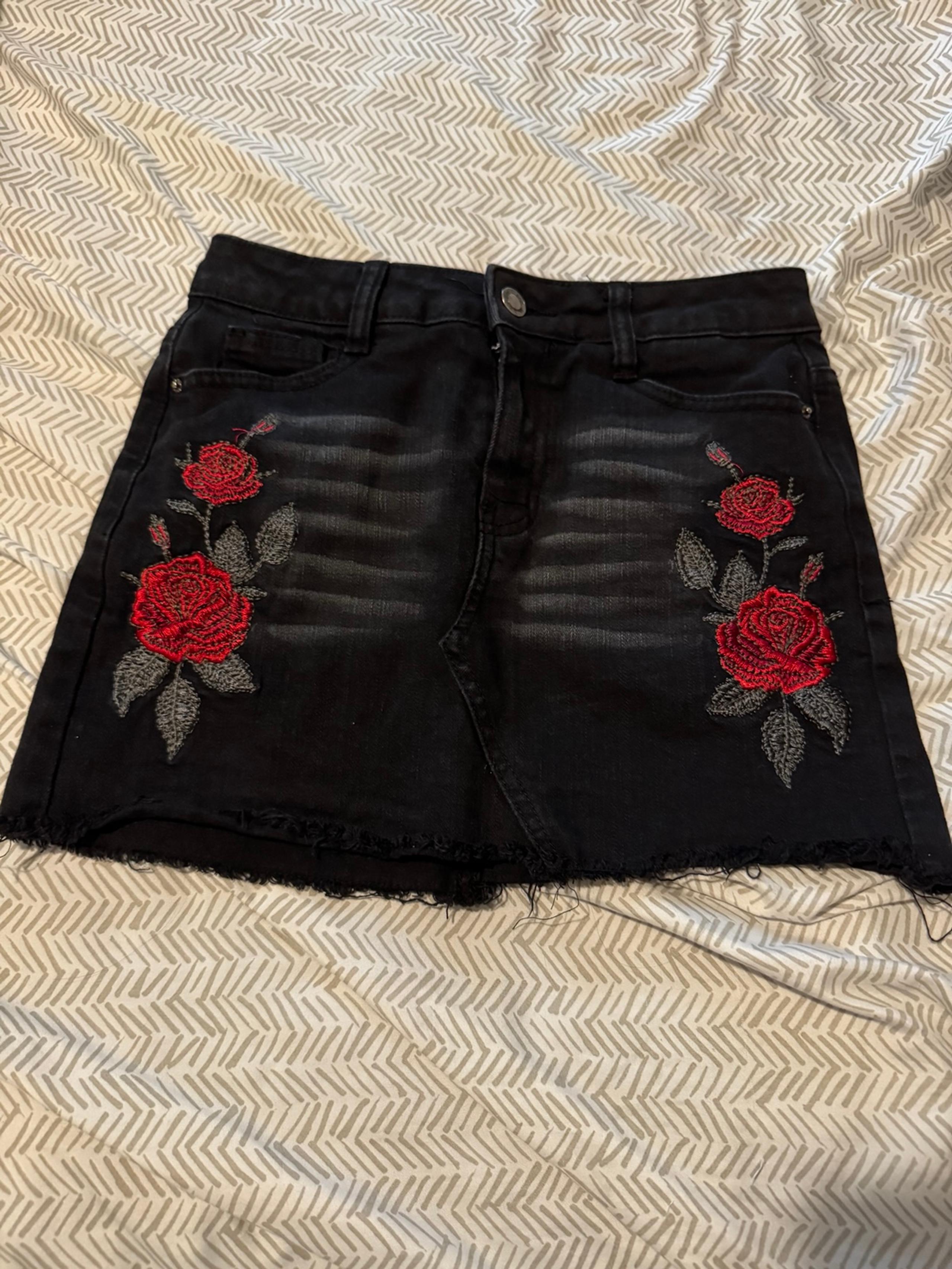 Angel Kiss Black Flowery Skirt