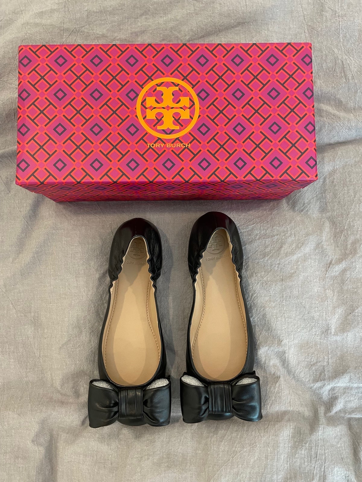 Tory Burch Bow Ballet Flat size 5.5 Brand new