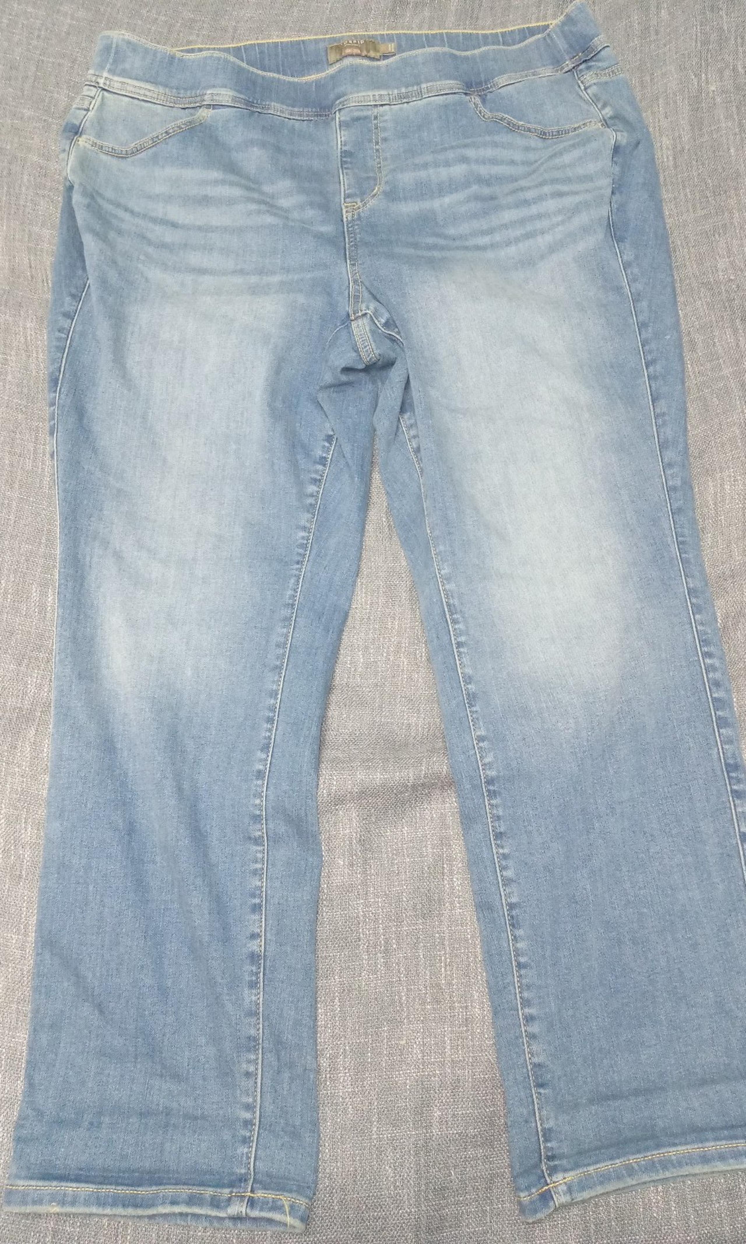 TORRID Super Soft Skinny Jeans Women's Size 2S Regualar Feel the Fit NWOT