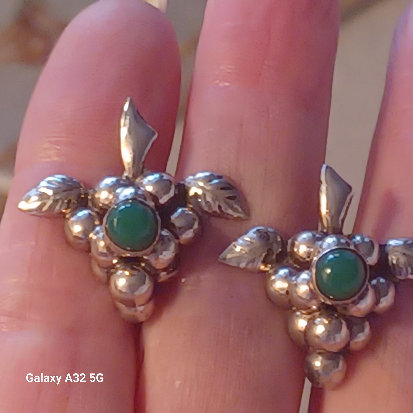 Vtg.Sterling Silver Jade GRAPES Screwback earrings