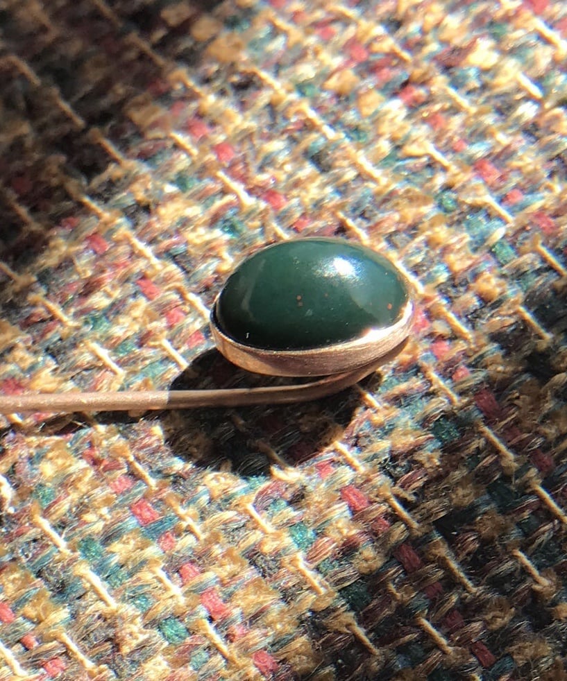Solid 10K Y.Gold Green Jade Cabochon Vintage Hat Stick Pin. Marked:10k