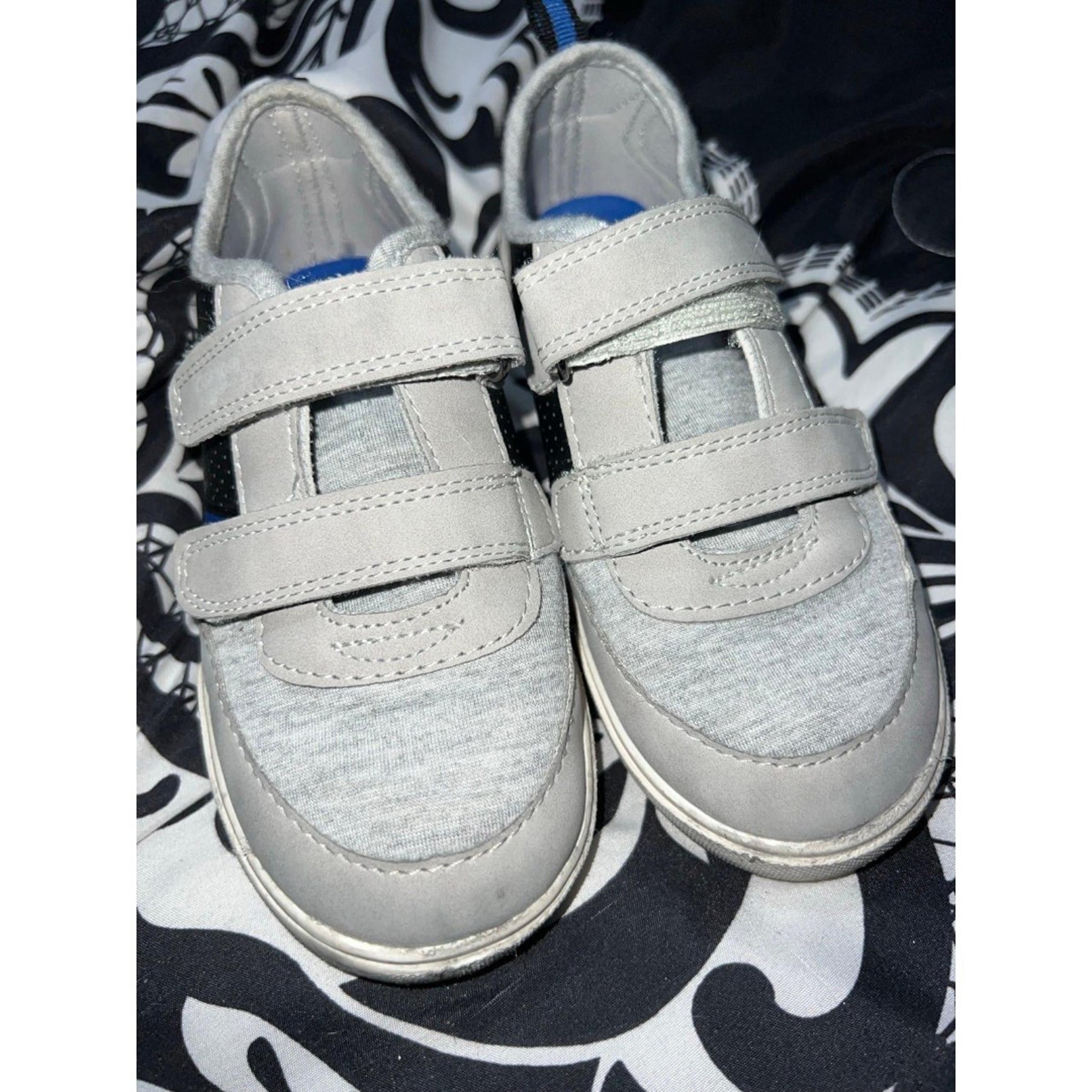 Oshkosh B’gosh boys shoes toddler size 12