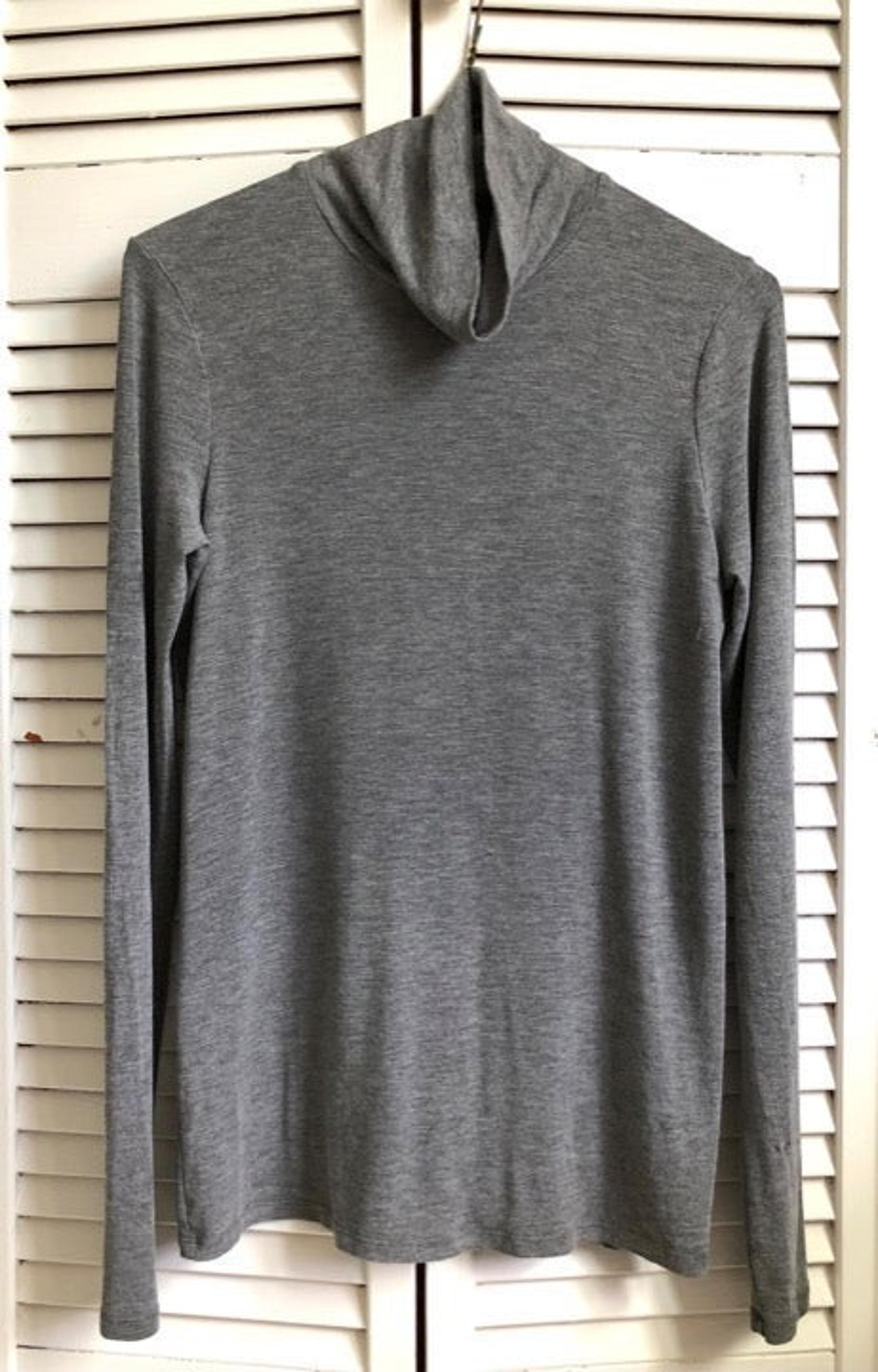 Banana Republic Women's Gray Long Sleeve Turtleneck Top Shirt Grey Blouse Sz XS