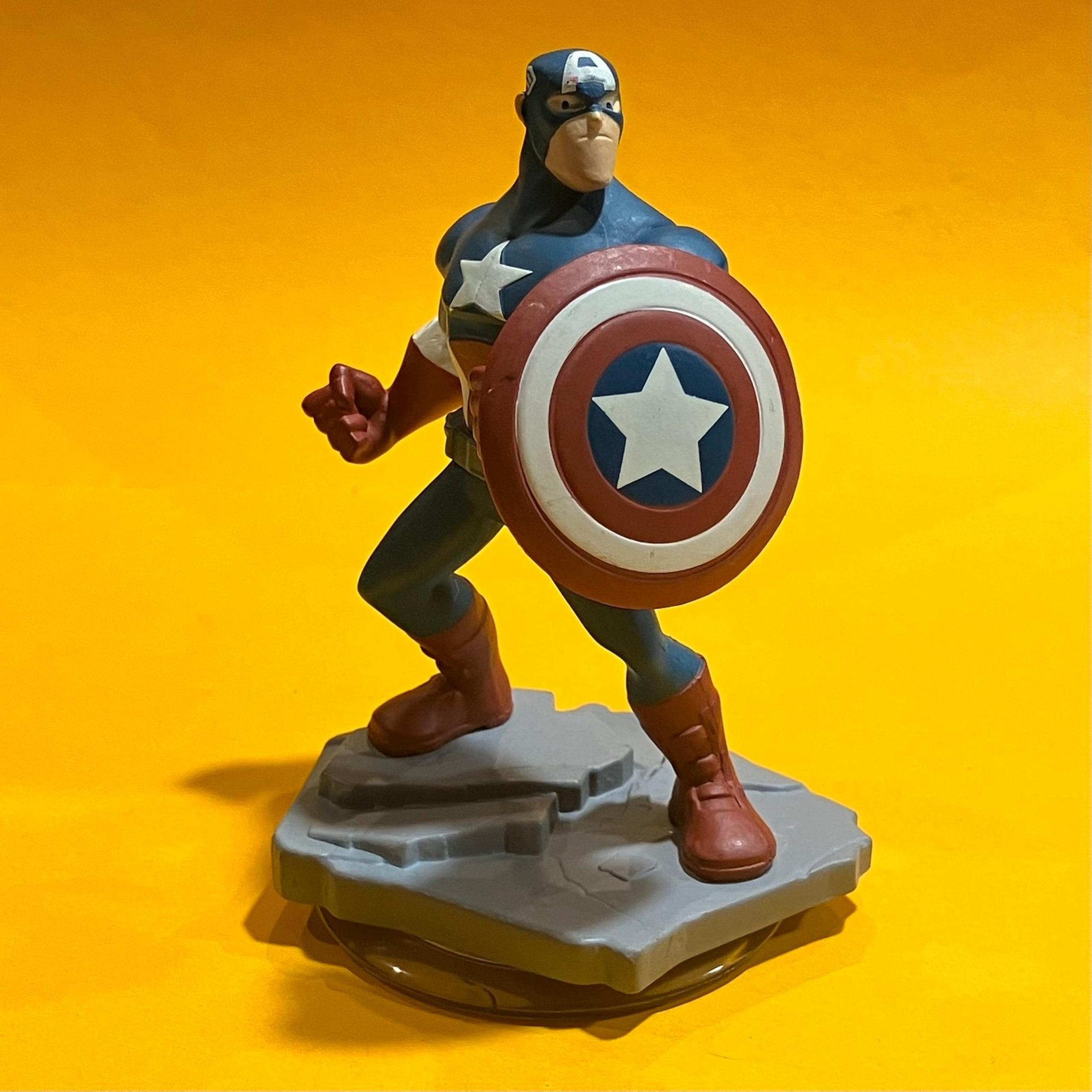 Disney Infinity 2.0: Marvel CAPTAIN AMERICA action figure/figurine.