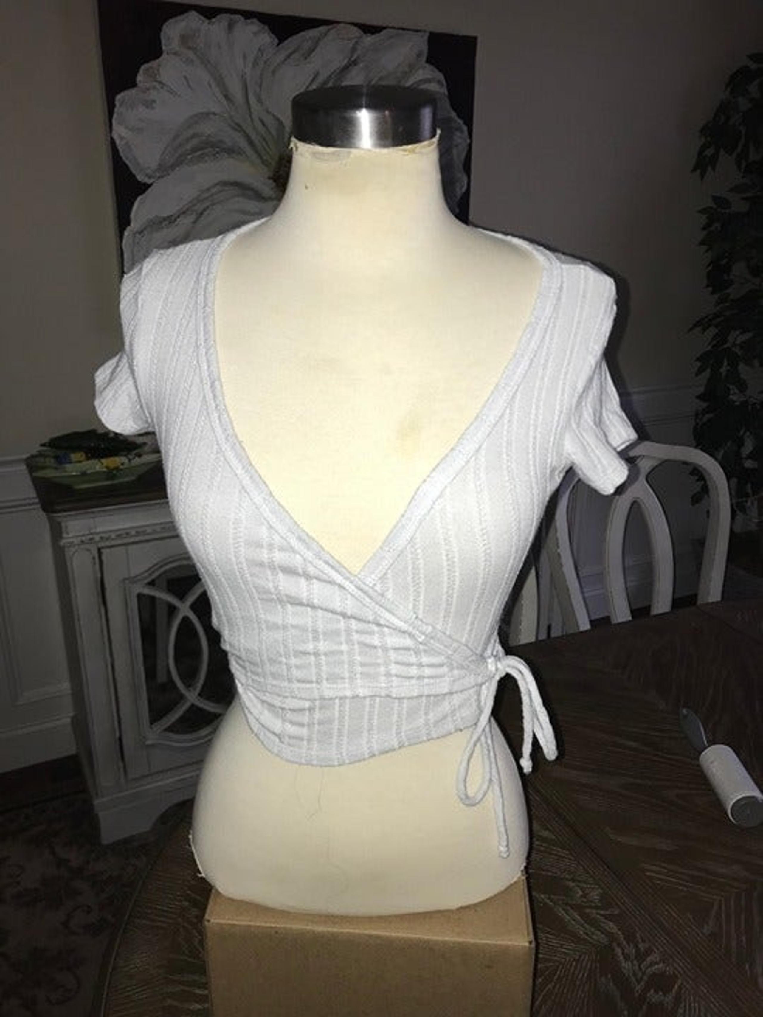 FASHION NOVA XS 49% COTTON 46% POLYESTER 5% SPANDEX grey mid-riff blouse top