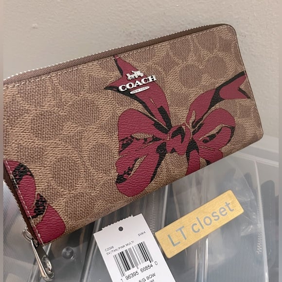 NWT Coach Long Zip Around Wallet In Signature Canvas With