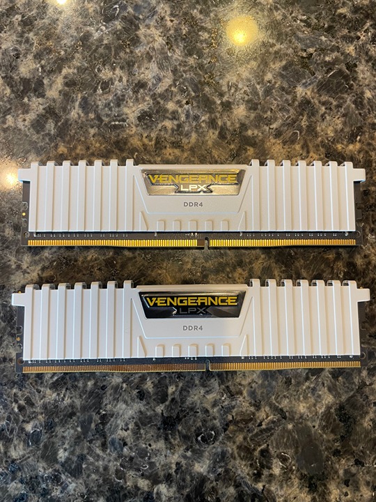Corsair Vengeance 16gb White DDR4 RAM Sticks