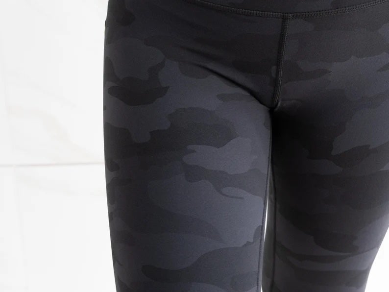 Lululemon Align High Rise 25” Black Camo Coal Multi Leggings Size 4