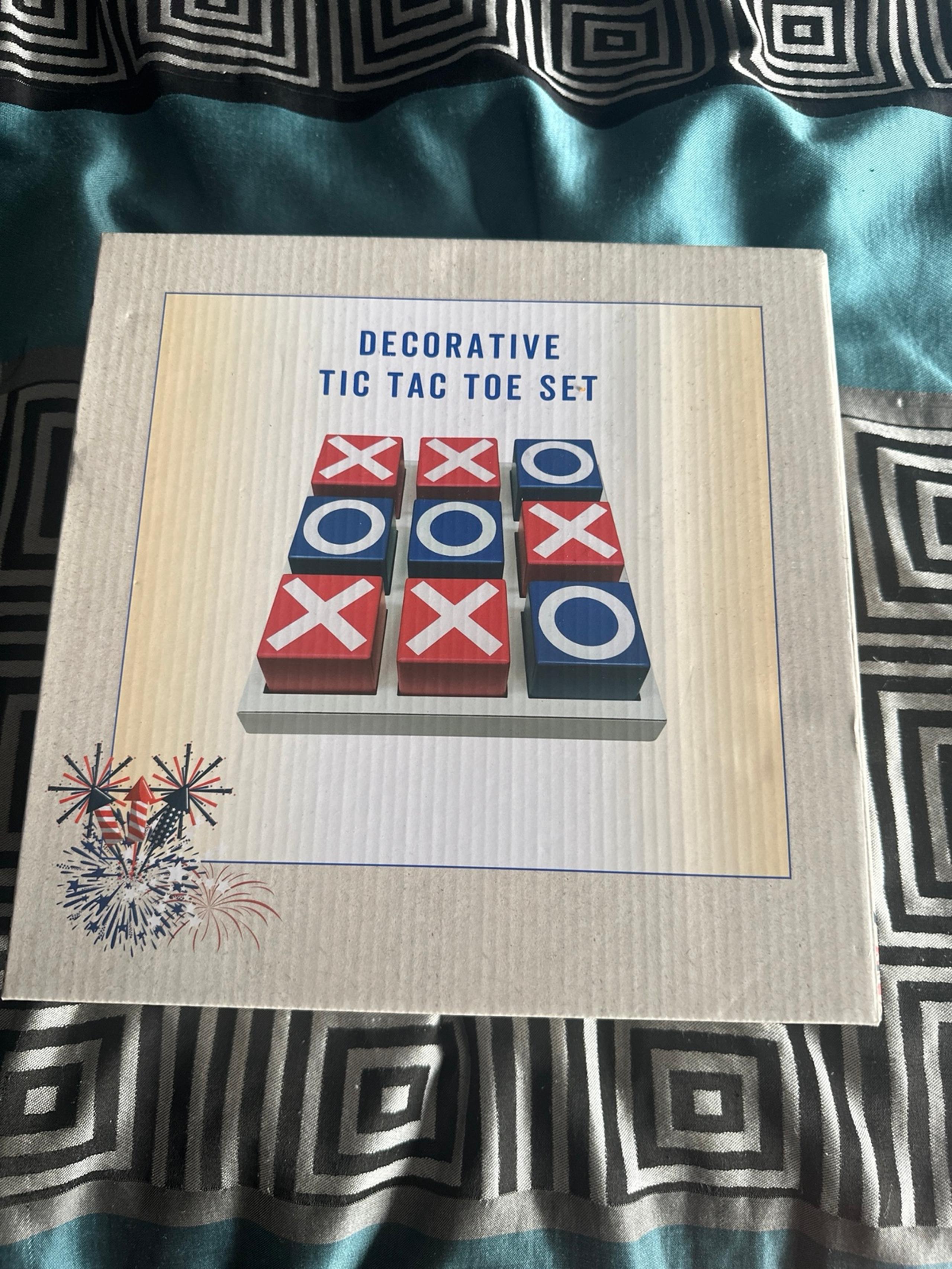 Cracker Barrel tic tac toe