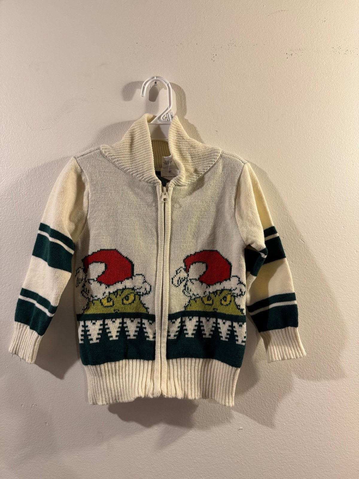 VIRAL !! The Grinch Sweater Christmas NWT 2T