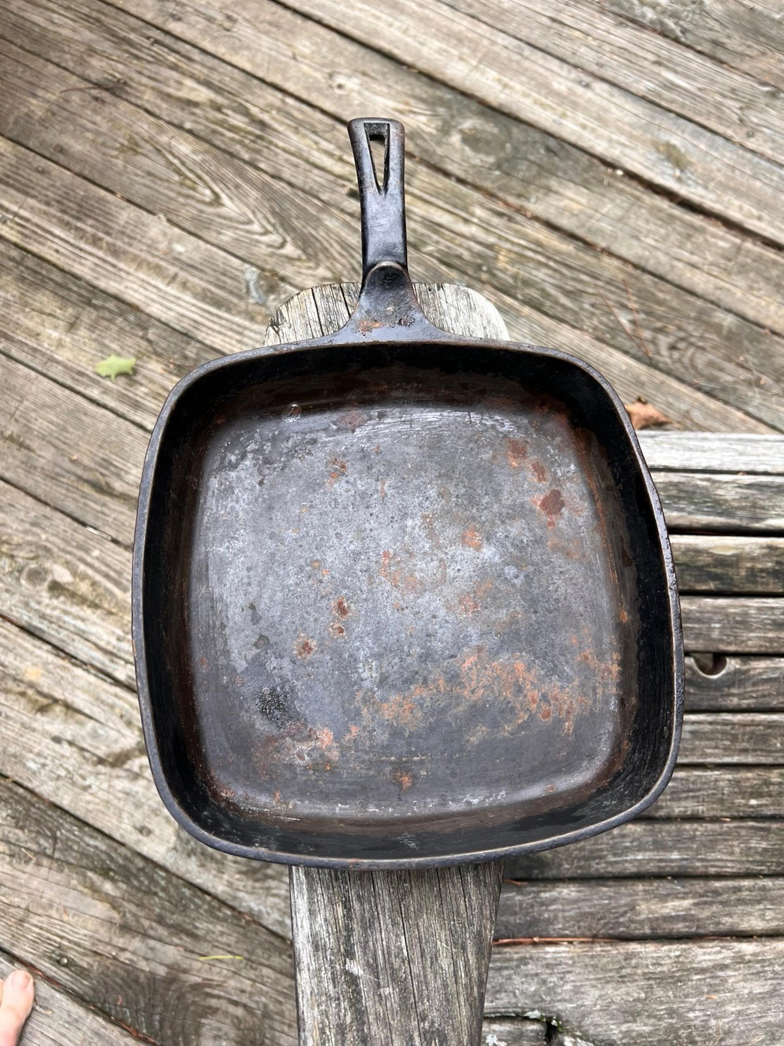 Unmarked Wagner Cast Iron 9.5” square Fry Pan