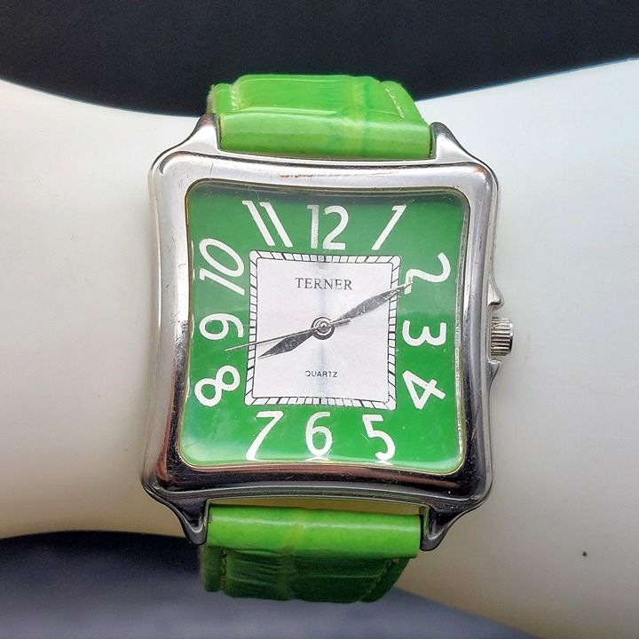 Bijoux Terner Women's Green Watch With Square Face and New Battery 4413