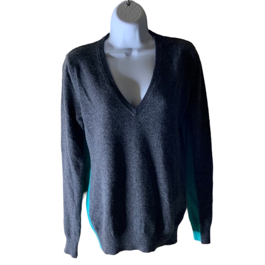 Aqua 100% Cashmere Sweater Women's Size XS Long Sleeves V-Neck Pullover Two-Tone