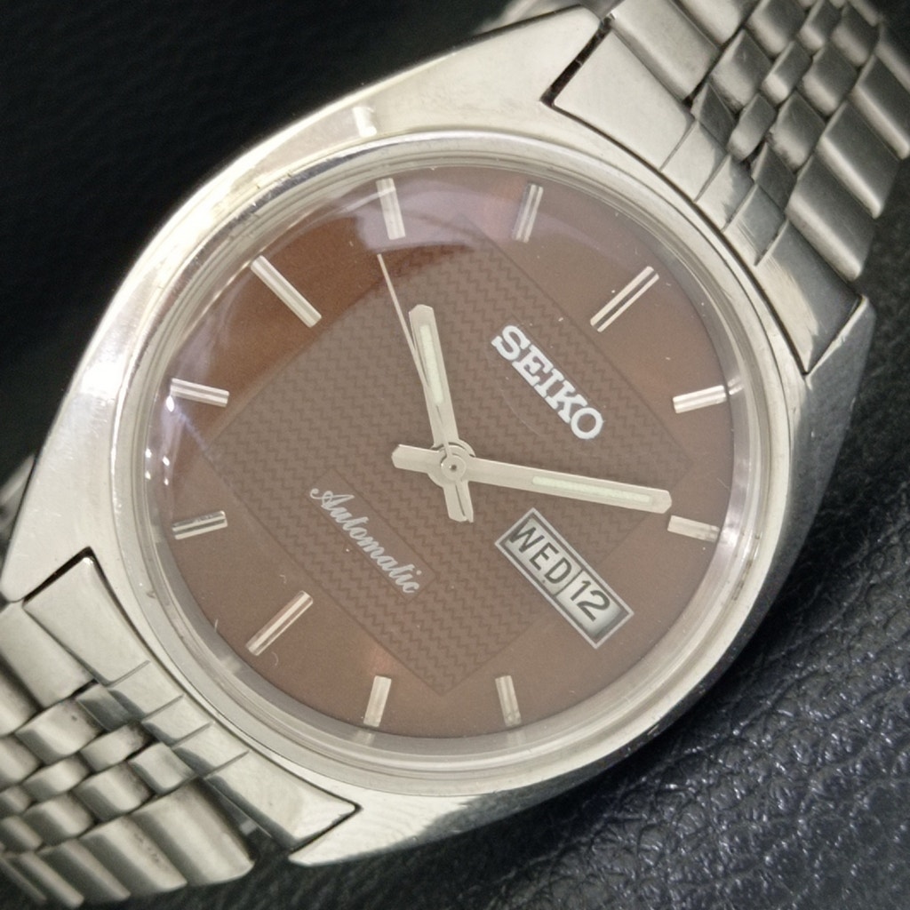 Vintage 1977 Seiko Automatic Mens Silver Watch W/daydate & Brown accents