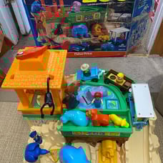 Fisher Price Little people zoo