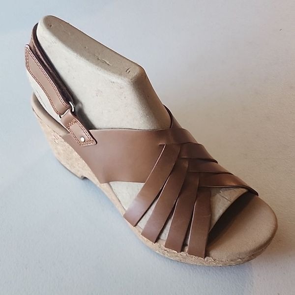 New Clarks Giselle Glow Sandal in Tan, Size 5.5