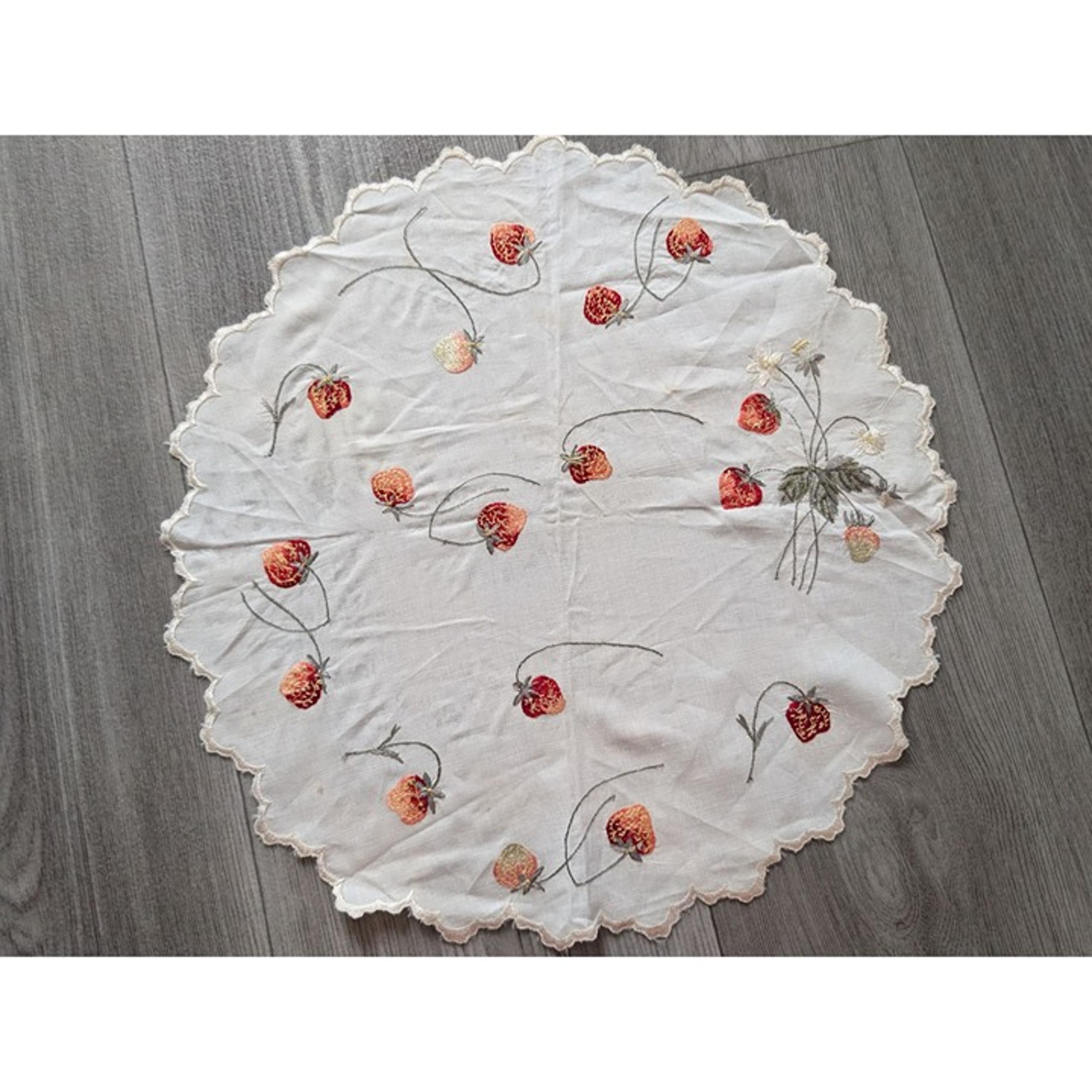Vintage Round Embroidered Strawberry Tablecloth With Scalloped Edges 21" Diamete