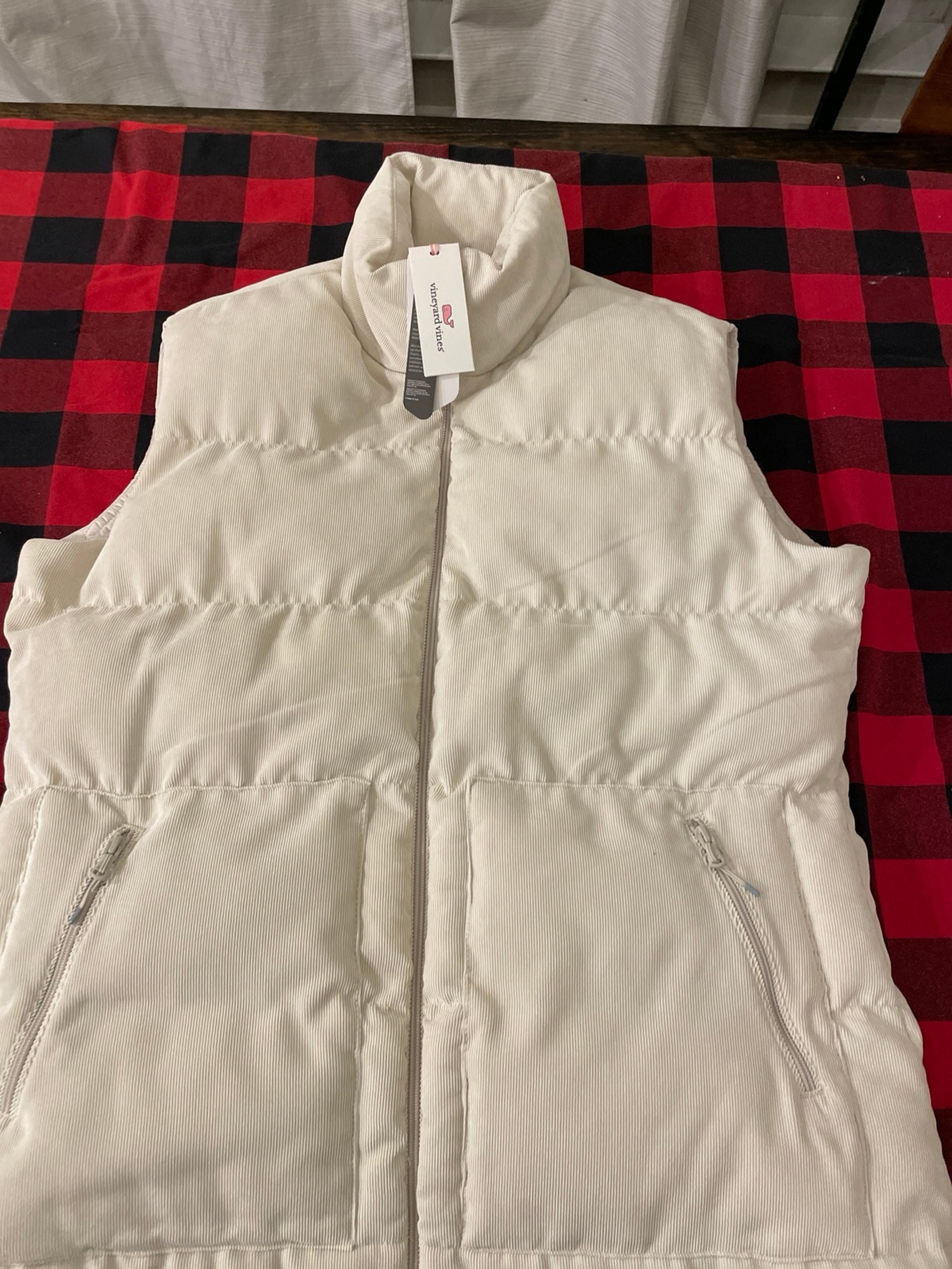 Vineyard Vines Sleeveless corduroy vest