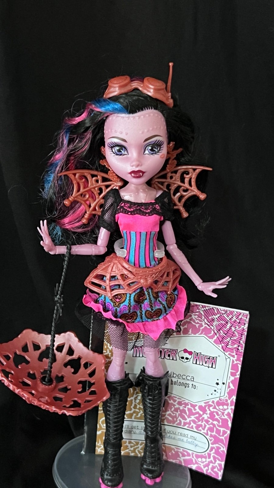 THE MONSTERS Big Into Energy Series - Serenity (READ