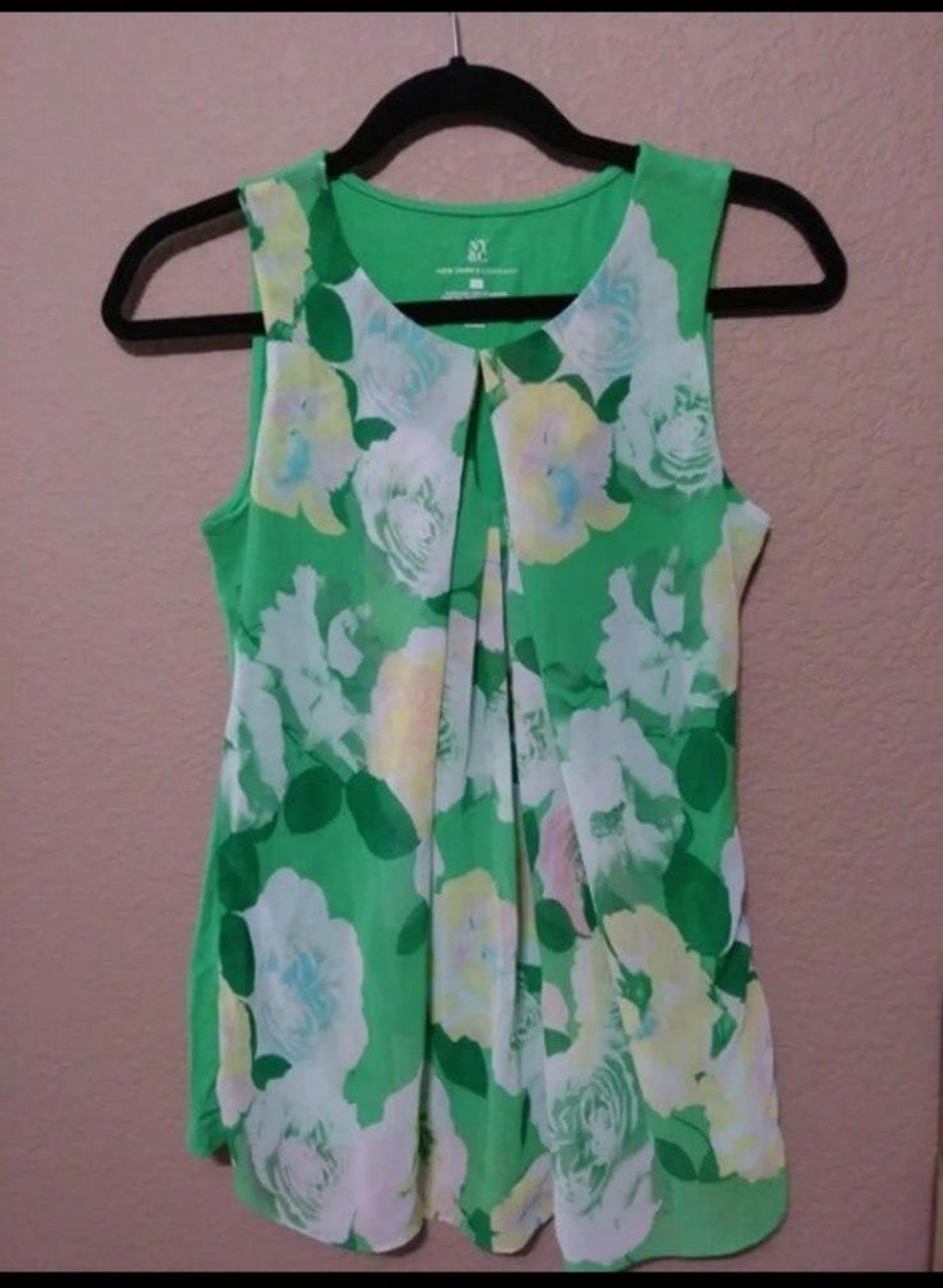Sexy Green floral sleeveless Top keyhole