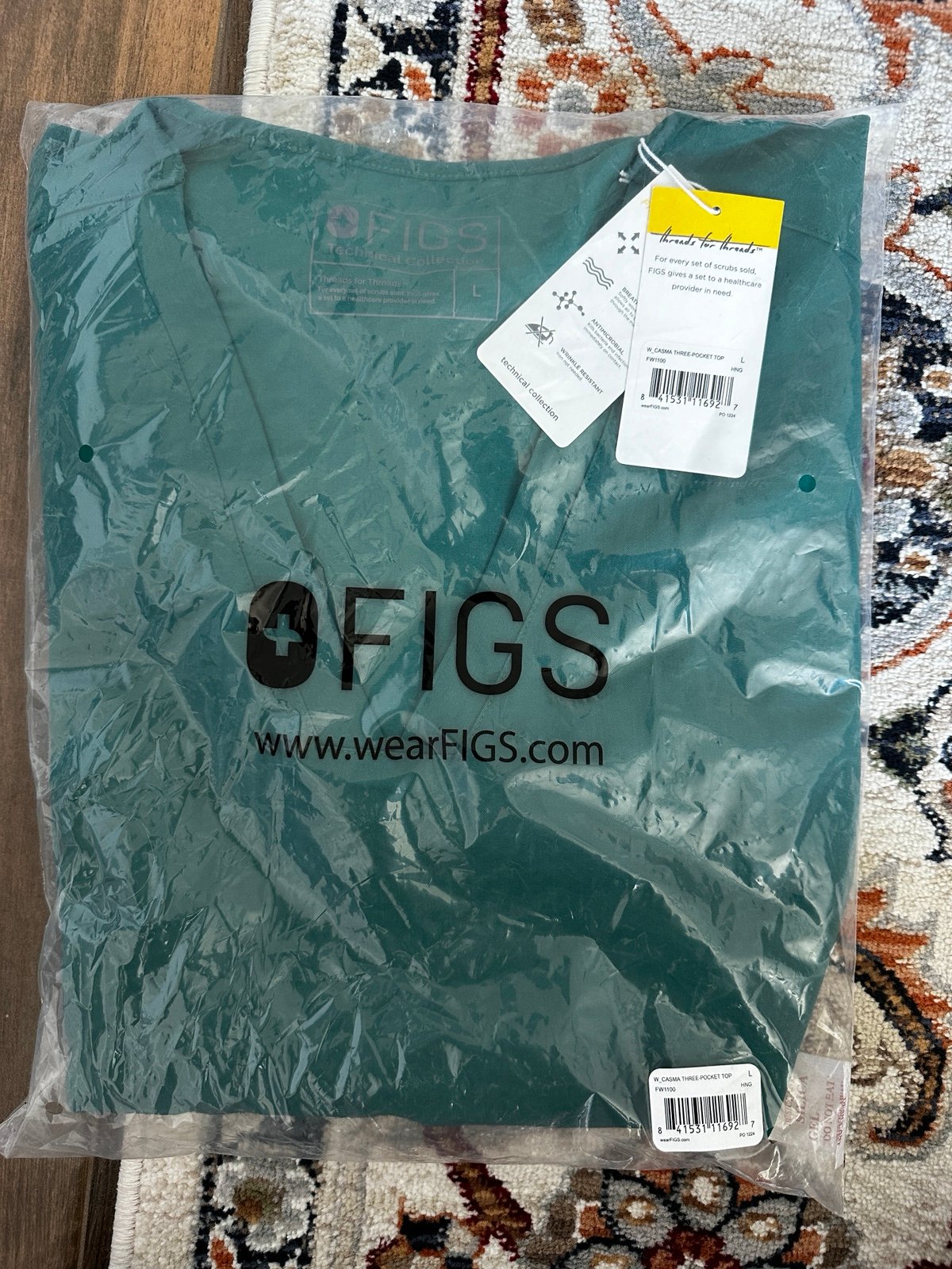 Figs casma, three pocket top size large new in packaging