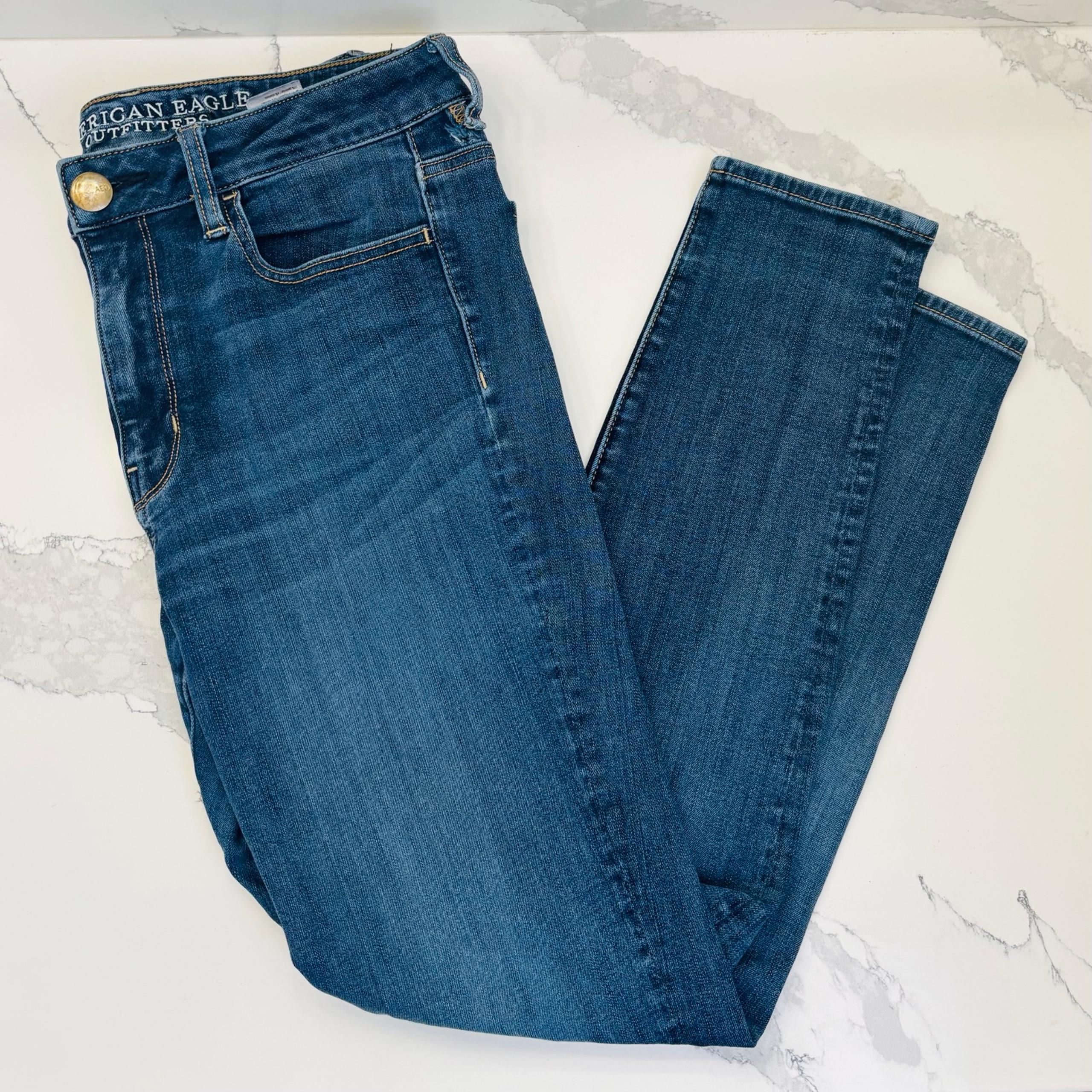 Women’s 8 American Eagle Hi-Rise Dark Wash Jegging