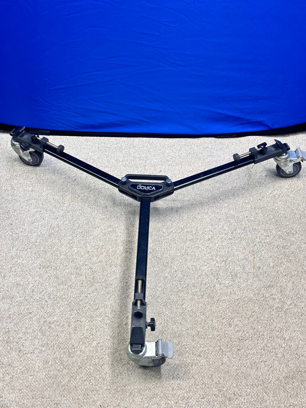 Tripod floor dolly for photography