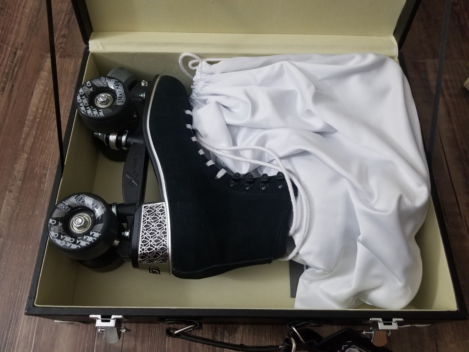Crazy Skates Evoke Black Suede Women's Size 8.5 Roller Skates + Extras