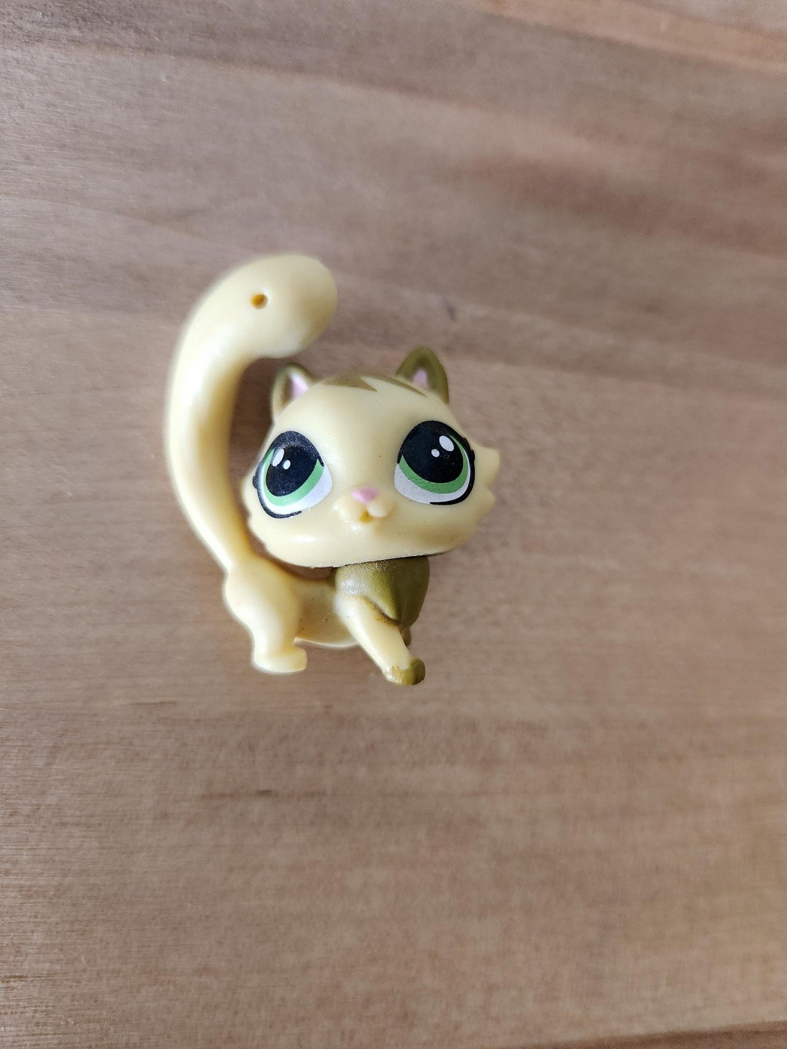 LPS Mini Shura Styles Cat Kitten mini #335 Pets in the City.  WALMART EXCLUSIVE!