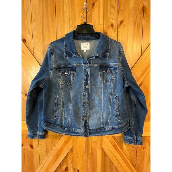 Torrid Stretch Denim Distressed Trucker Jacket Size 2X (0690)