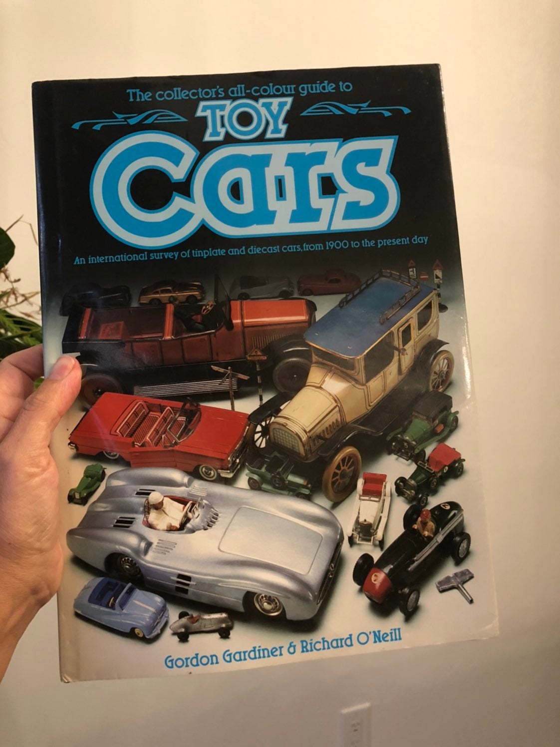 Toy Cars by Gordon Gardiner and Richard O'Neill vintage book