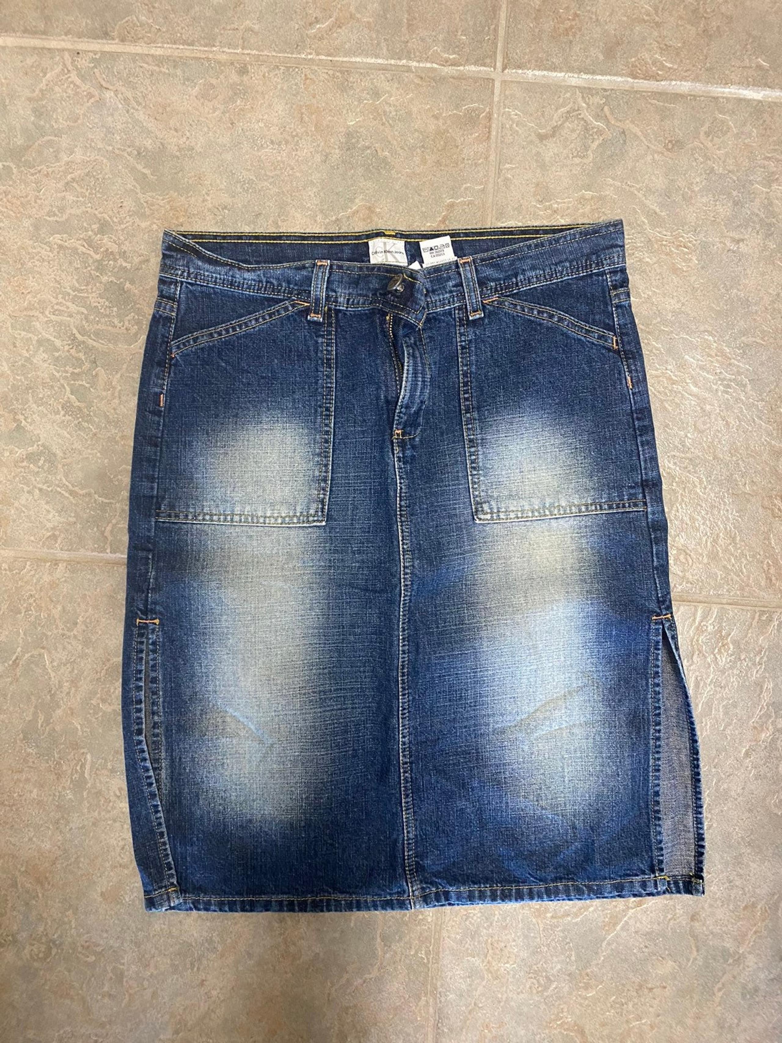 Calvin Klein Jeans skirt Women's Size 9 Denim with slits on both sides