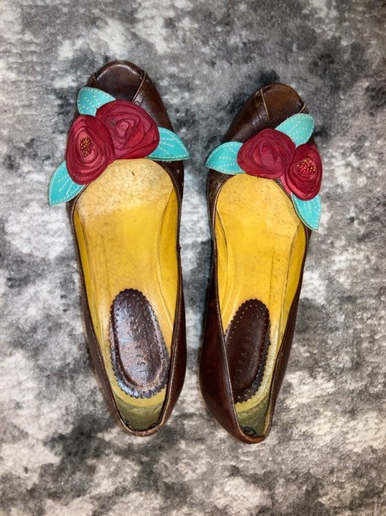 Hispanitas floral brown kitten heels