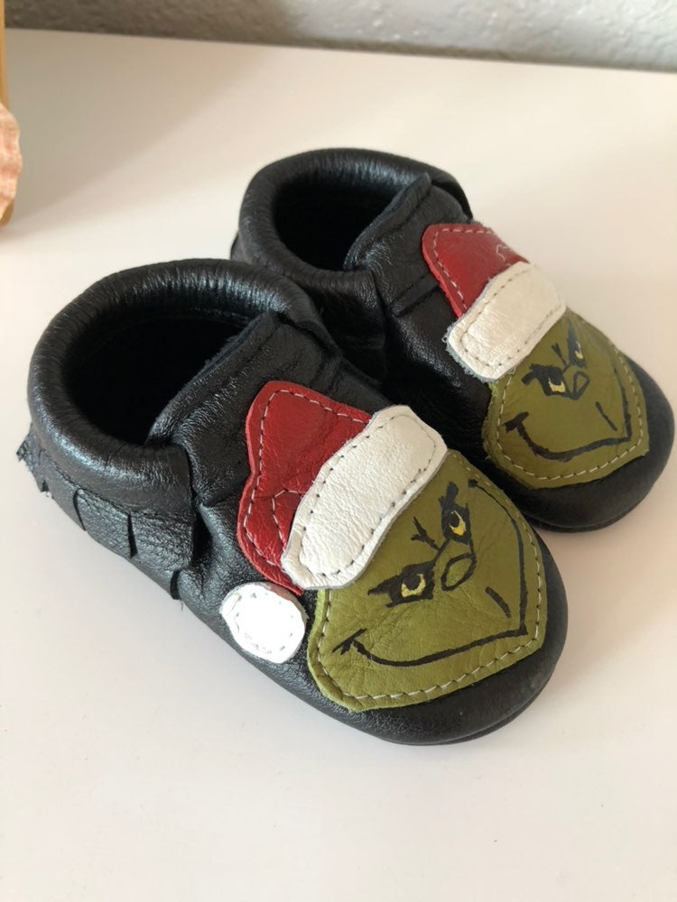 Tiny Baby Soles Grinch Moccs