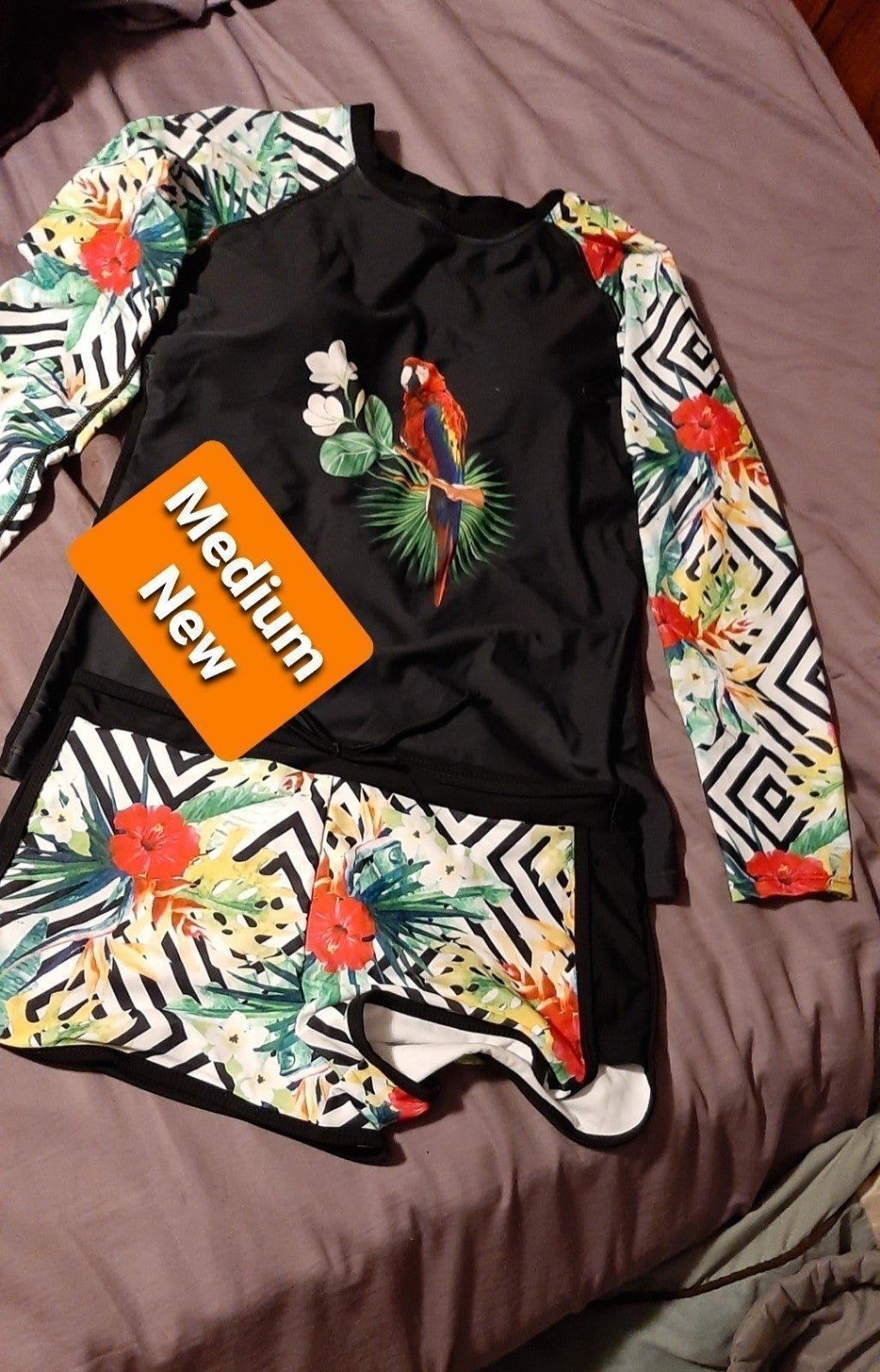 Medium SPF Rashguard UPF 50 shirt tshirt & shorts lot Macaw Parrot M