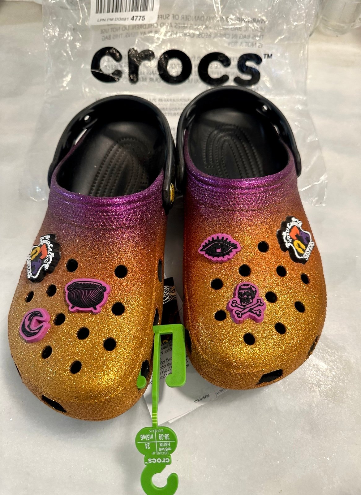 Crocs Hocus Pocus Halloween size men’s 6,women’s 8 new with tags HTF rare