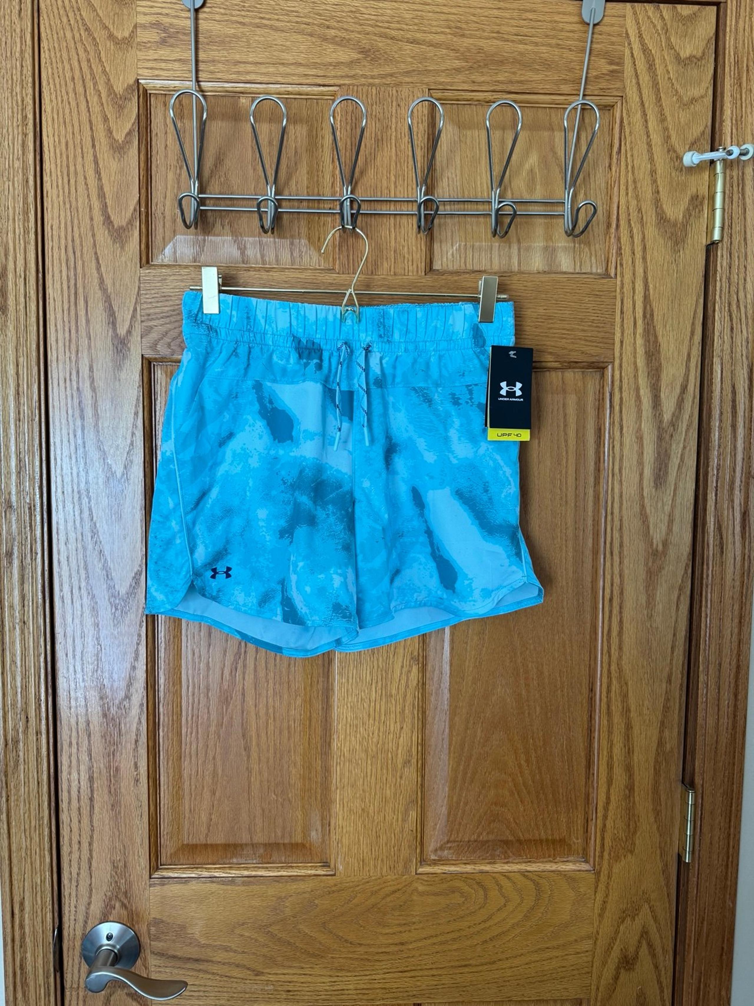 NWT Women’s Under Armour shorts UPF 40 size small