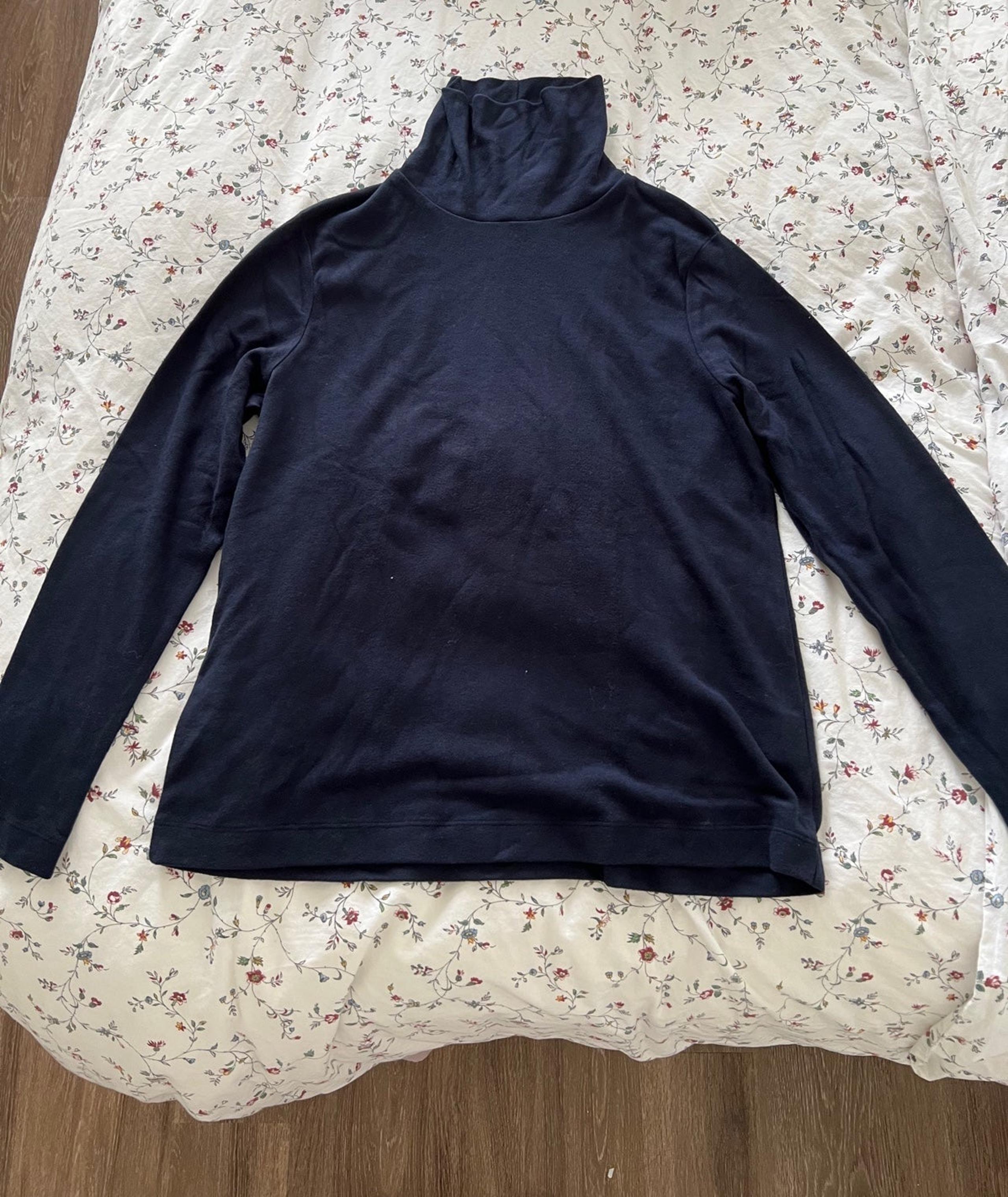 UNIQLO Navy Turtleneck