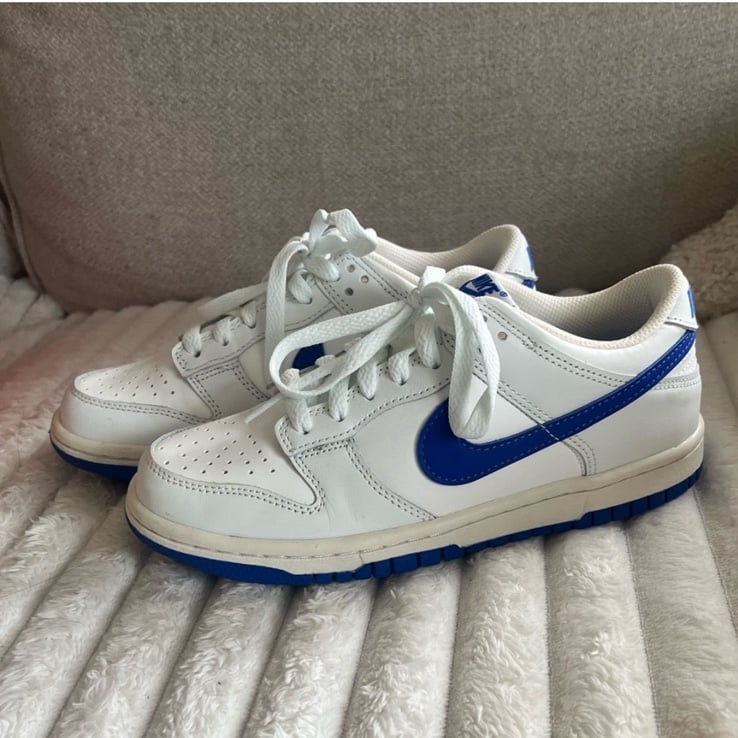 Nike Youth Sz 4 (Women’s 5.5 Dunk Low (GS) in Blue/White