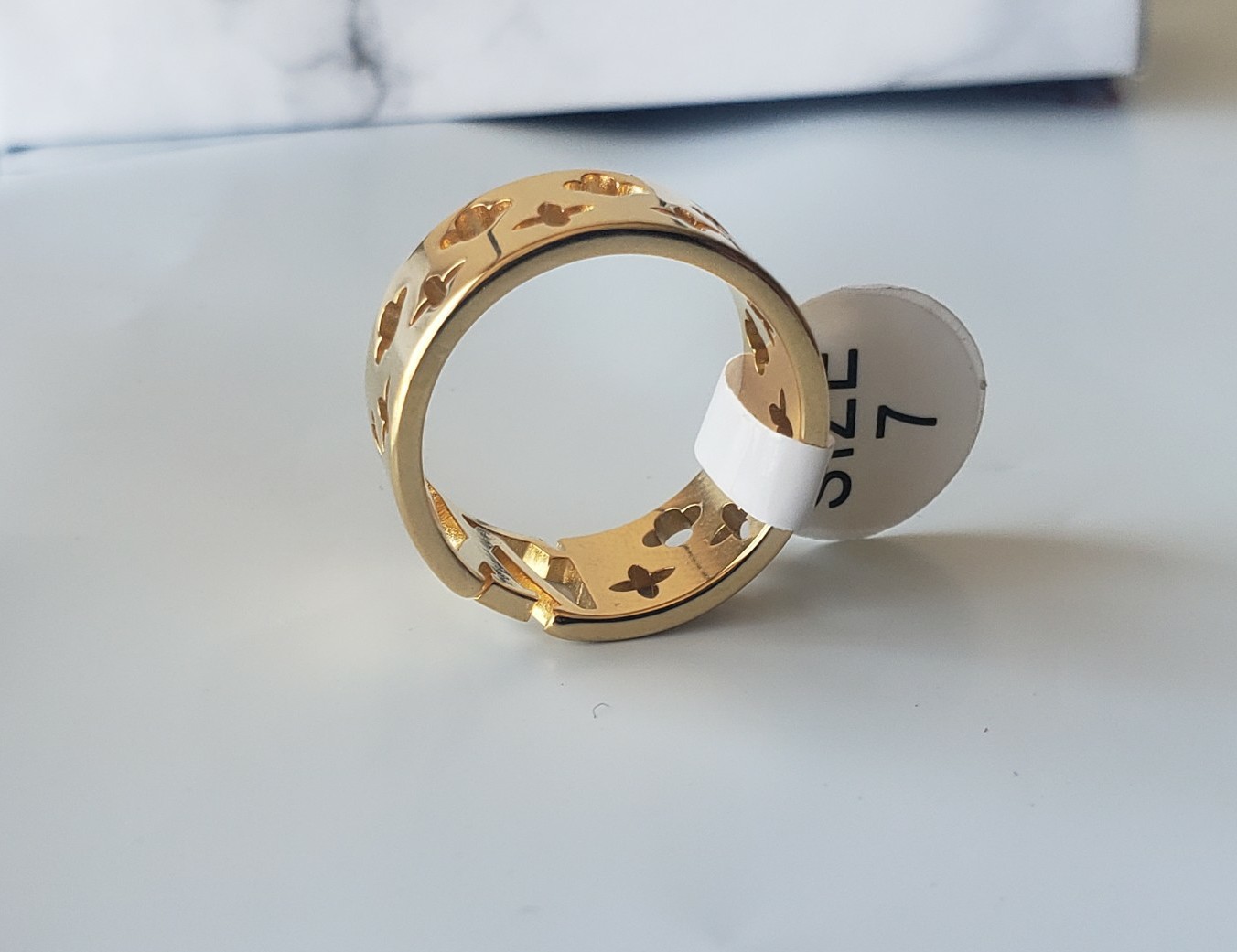 18k Gold Plated Ring For Women Solid Stainless Steel Ring Waterproof Size 7