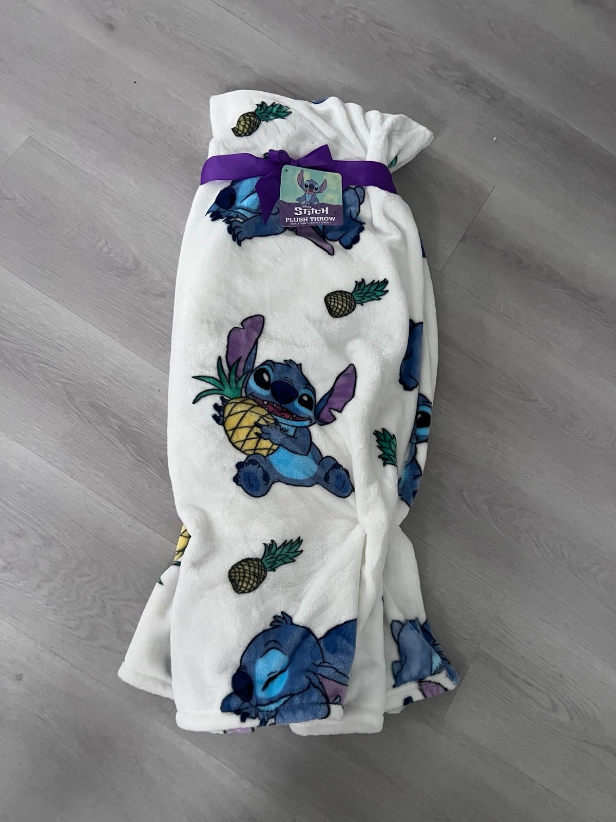 Disney stitch & pineapples Throw Blanket