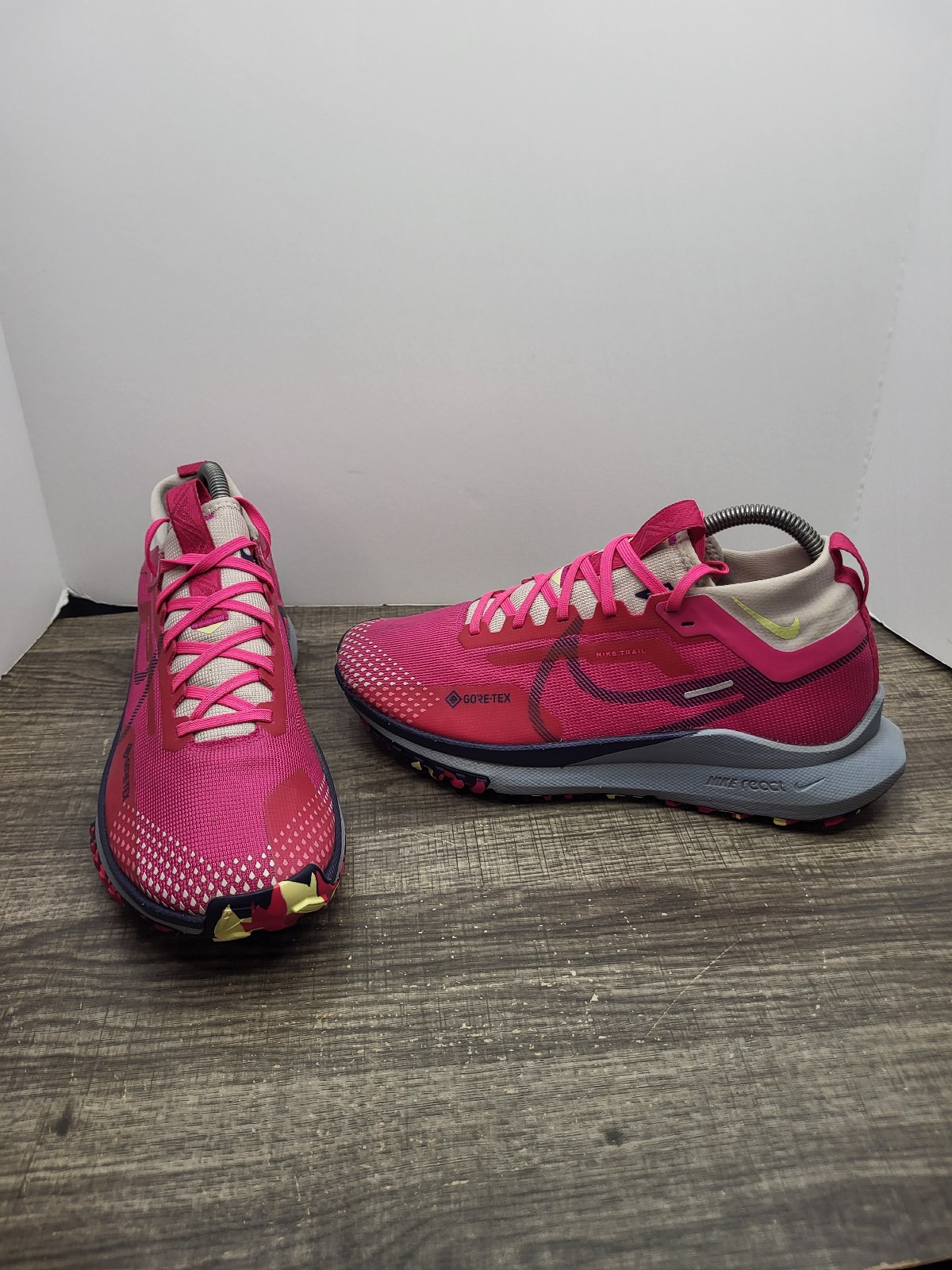 Nike Women’s Pegasus Trail 4 Shoes GTX Gore-Tex Trail Pink DJ7929-600 Size 9